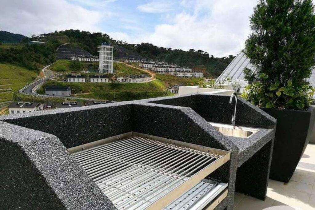 W6Warmstay@Goldenhills/3Rpenthouse/Wifi/Pasarmalamview/2Carpark Бринчанг Екстер'єр фото